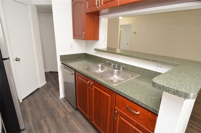 Building Photo - 8742 Mallard Reserve Dr