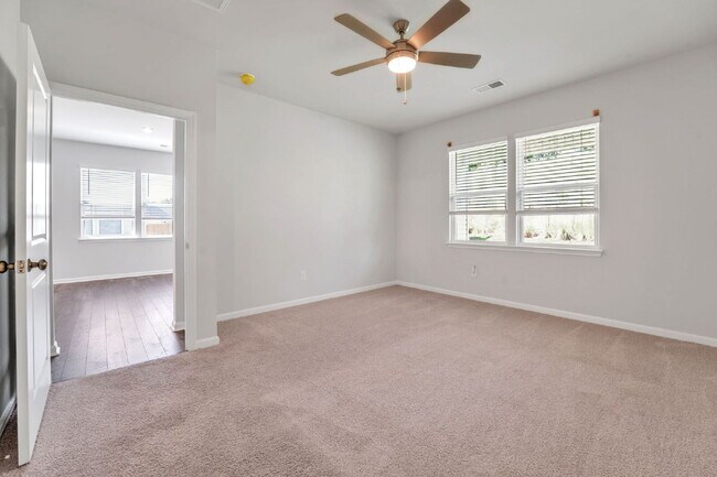 Building Photo - Elegant 4 Bedroom 2.5 Bathroom Home Near Downtown Greenville $2,500/mo rent