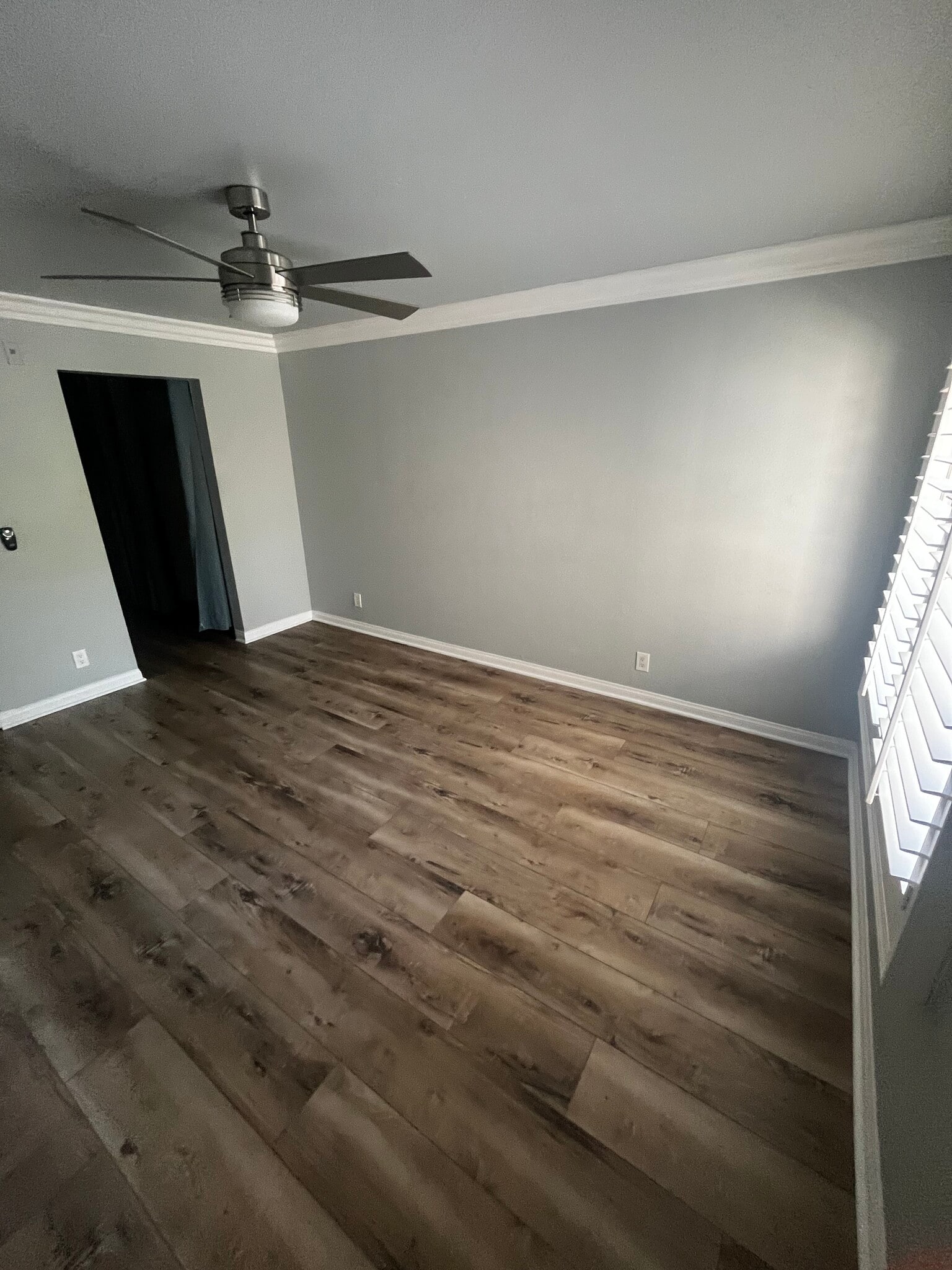 Primary bedroom - 5525 Canoga Ave