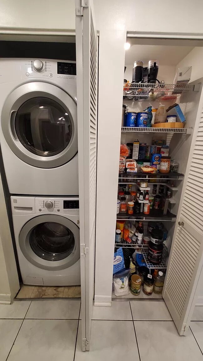 Building Photo - 12233 Armenia Gables Cir