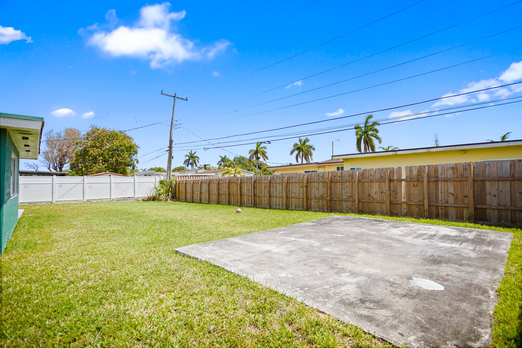 Building Photo - 1831 SW 97th Ter