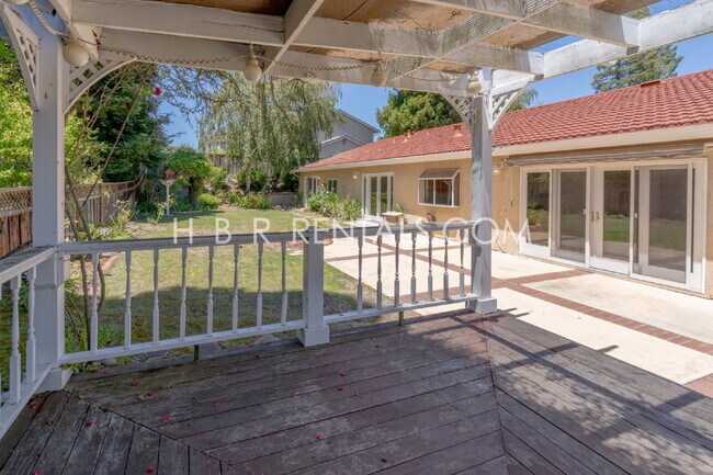 Building Photo - Charming 4-Bed with 3 Baths & Cozy Fireplace in San Ramon!