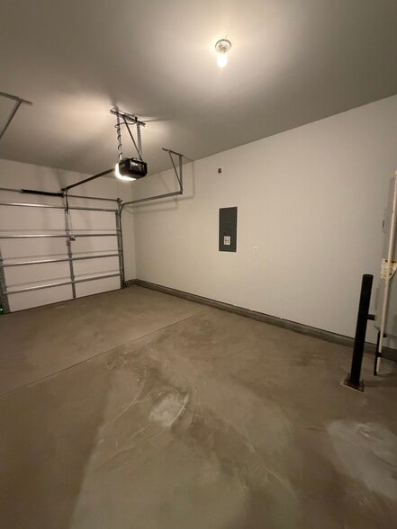 Building Photo - 3605 Tarmac Rd