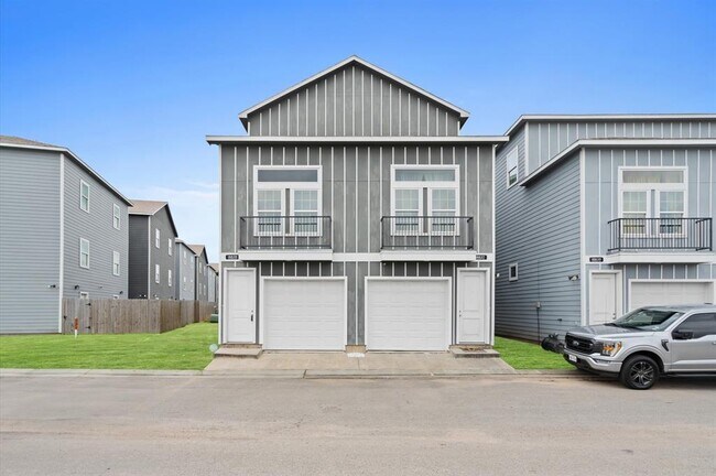 Building Photo - 18835 Elegance Ave