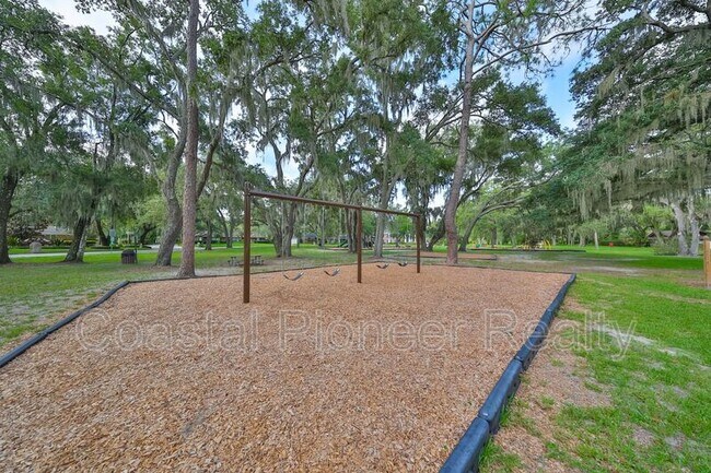 Building Photo - 817 Bannockburn Ave