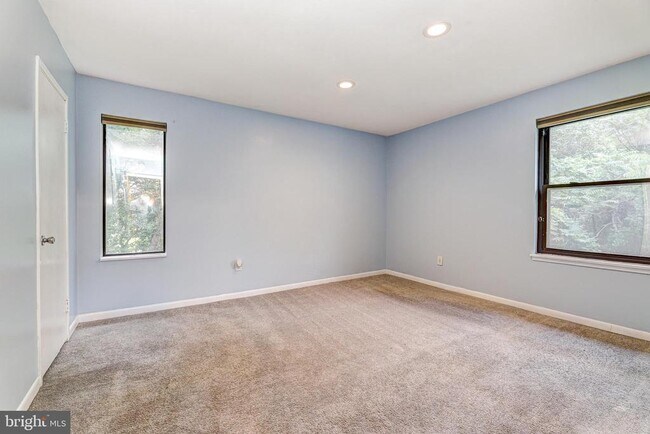 Building Photo - 5870 Thunder Hill Rd