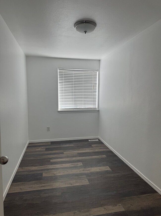Building Photo - Spacious 4-Bedroom in Clearwood – Gated Co...