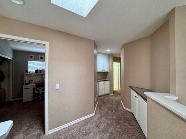 Building Photo - Beautiful 4 Bedroom Pool Home with Solar i...