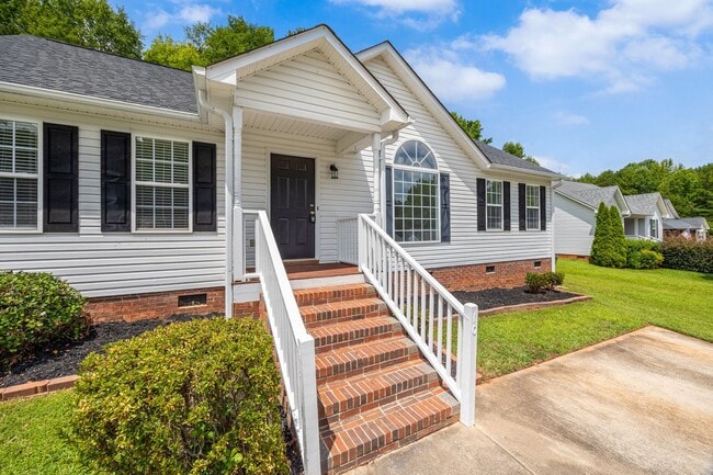 Building Photo - Freshly painted 3-bedroom 2-bath home in A...