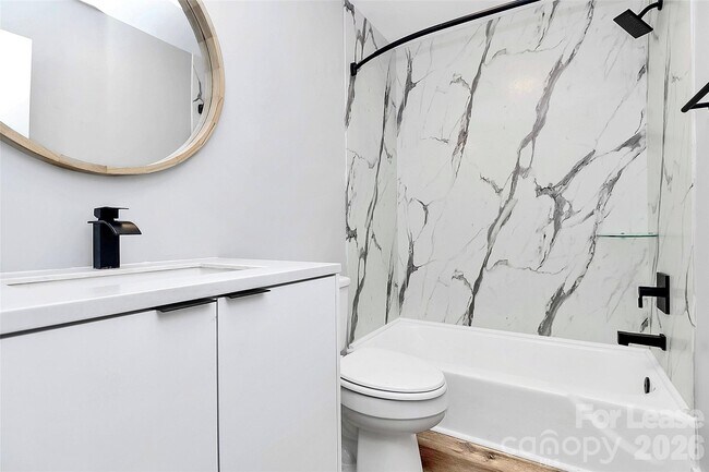 Building Photo - 526 Julia Ave