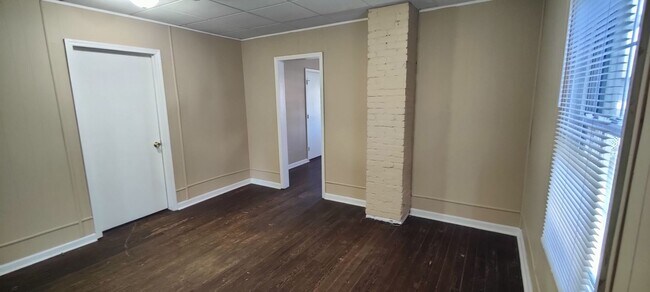 Building Photo - 1520 Lawn Ave