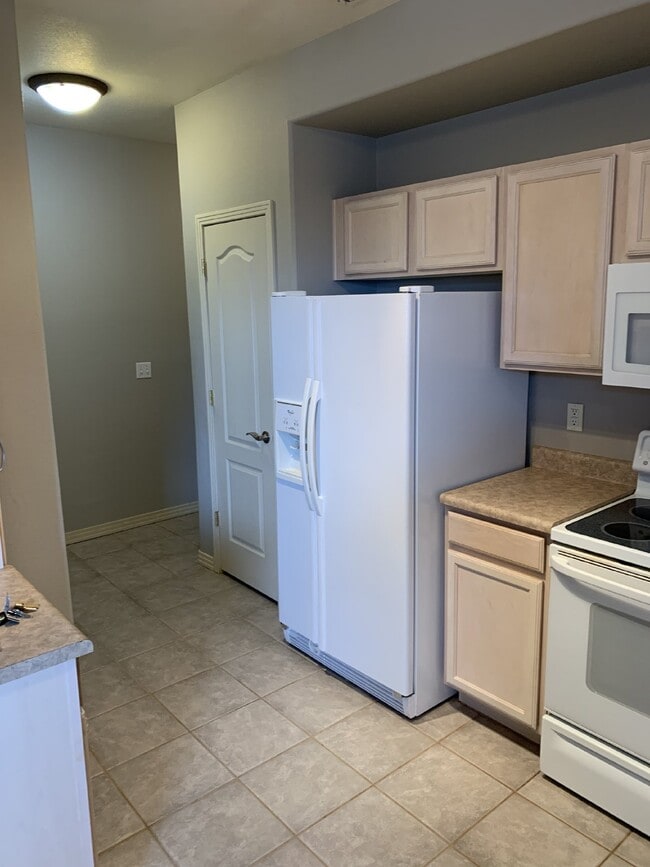 Building Photo - Beautiful Condo For Rent