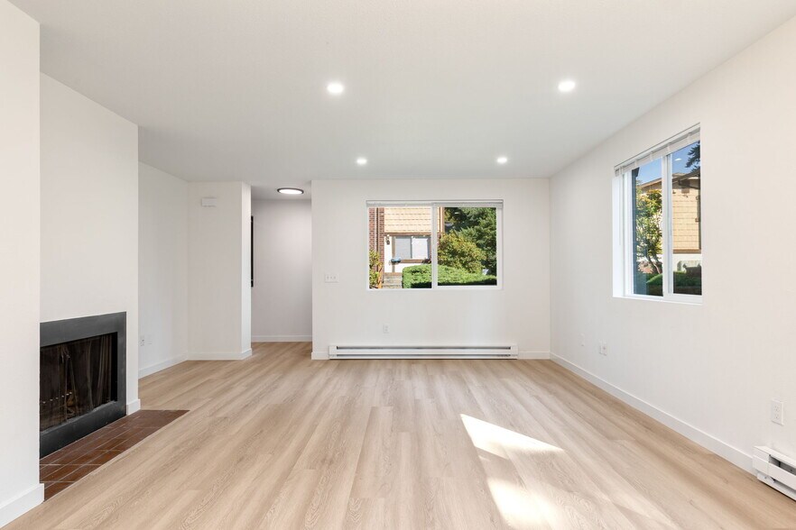 Building Photo - 11334 3rd Ave NE