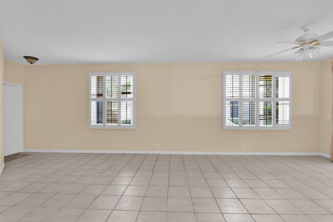 Building Photo - 8500 Vía Romana