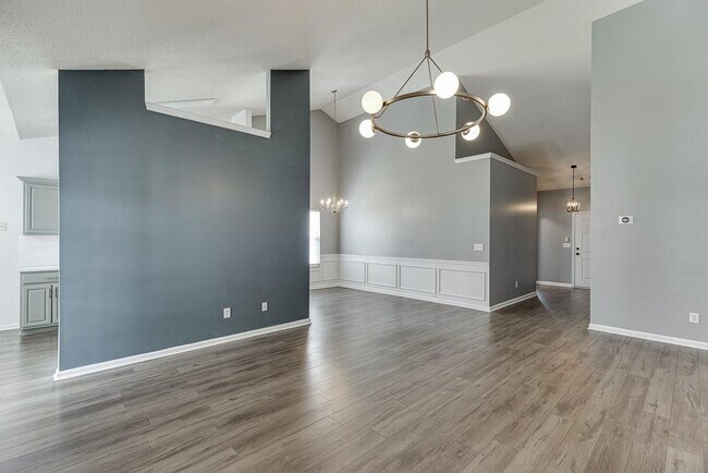 Building Photo - 2464 Laurelfield Dr