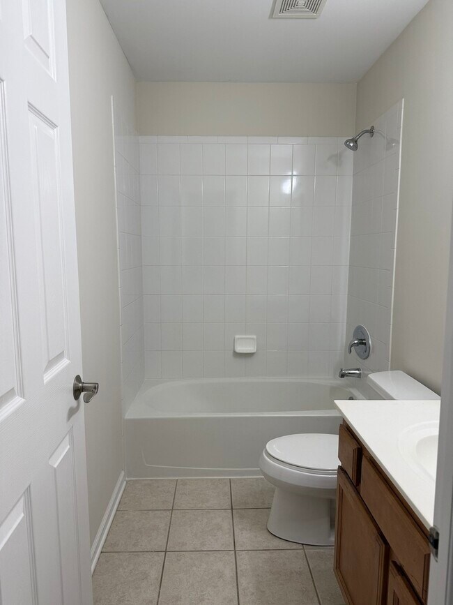Building Photo - 5588 Cambridge Way