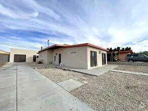 Building Photo - "Charming 3-Bed Oasis in Desert Hot Spring...
