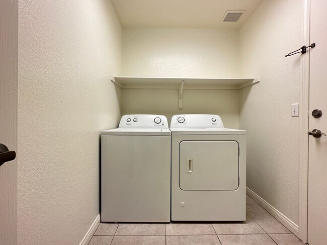 Building Photo - PLATEAU