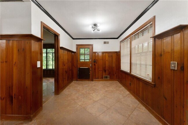 Building Photo - 3757 Peachtree Dunwoody Rd