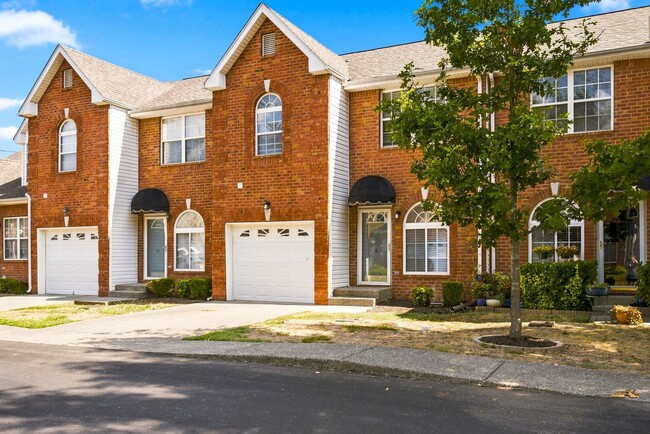Building Photo - 2120 Lebanon Pike