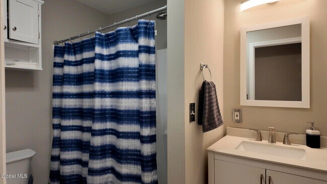 Building Photo - 28 White St