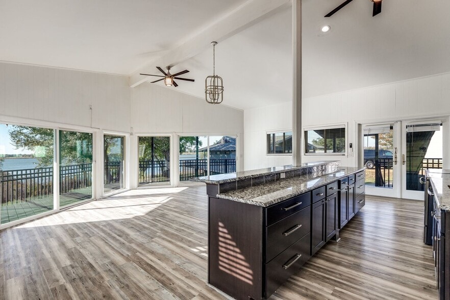 Building Photo - 4012 Tennis Club Rd