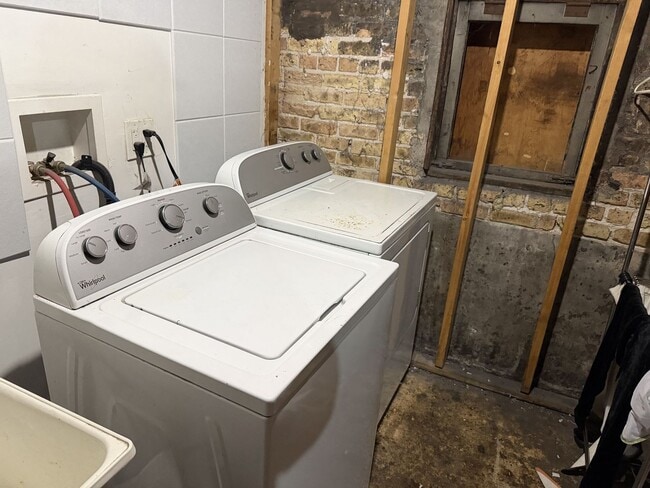 Building Photo - 4207 N Sawyer Ave