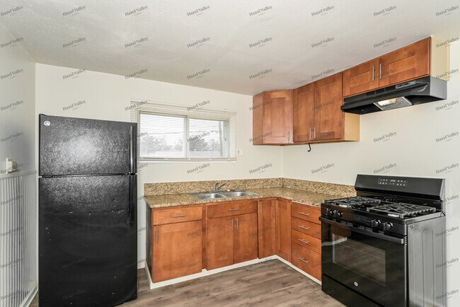 Building Photo - 9528 Ridge Ave