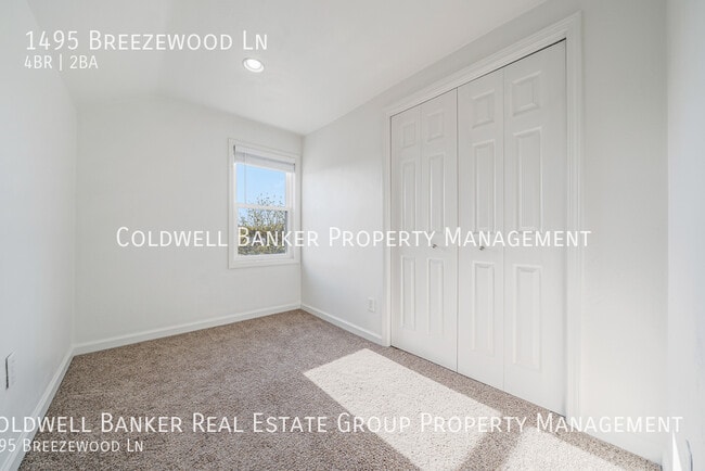 Building Photo - 1495 Breezewood Ln