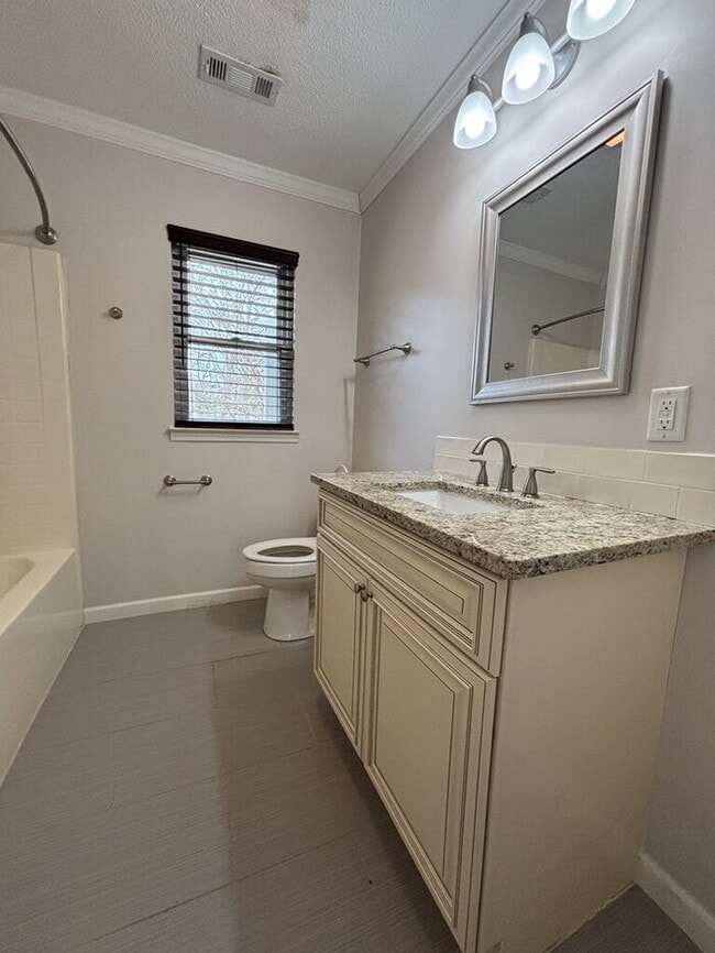 Building Photo - 117 Alma Dr