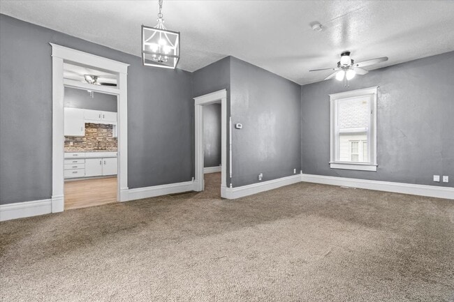 Building Photo - 319 Elm St