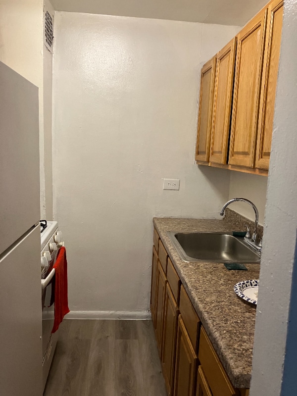 Building Photo - 83-25 Vietor Ave