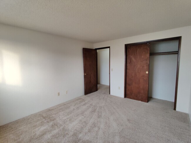 Building Photo - 325 N Fillmore St
