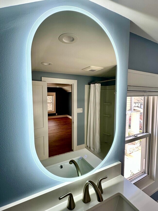 Building Photo - 992 Palmer