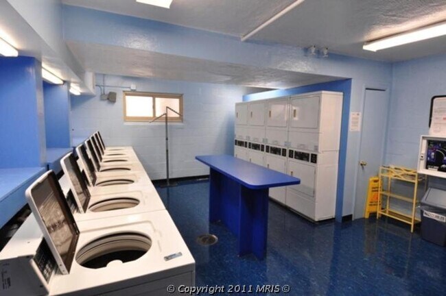 Building Photo - 3900 Tunlaw Rd NW