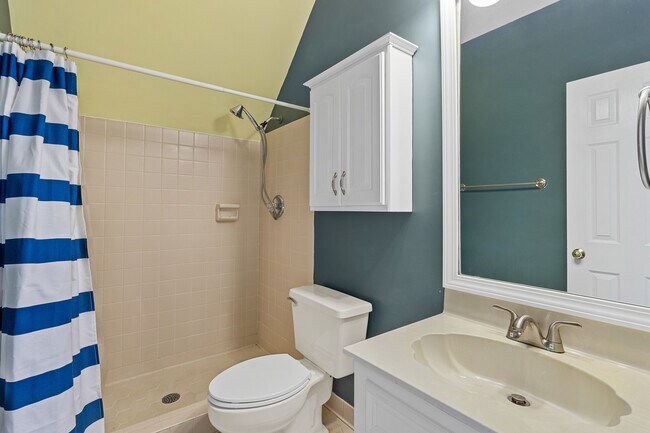 Building Photo - 710 Woodcreek Ct