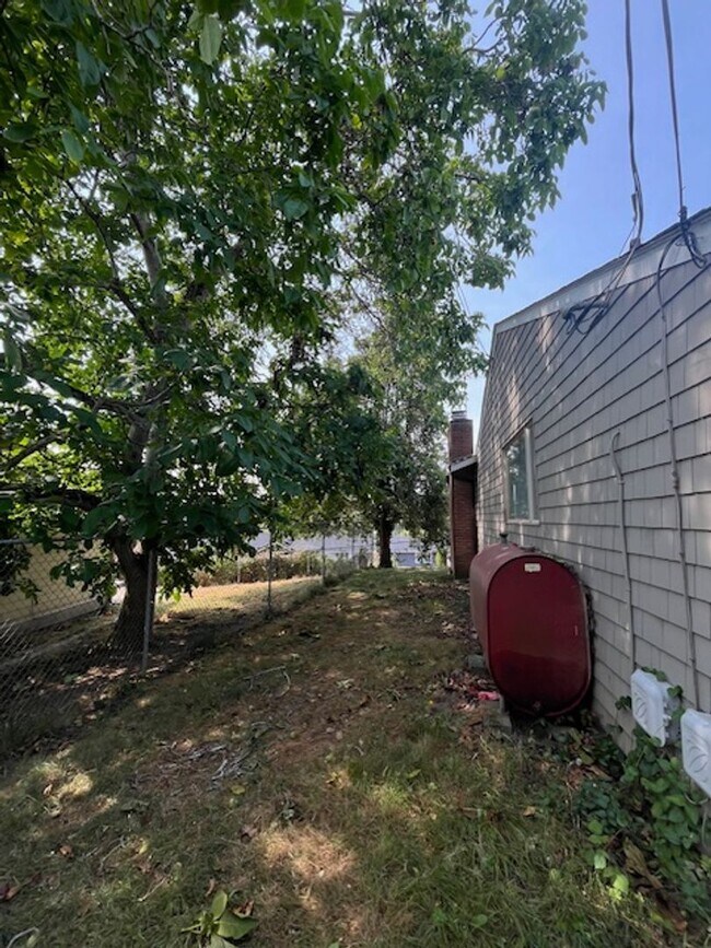 Building Photo - Sheridan duplex bremerton