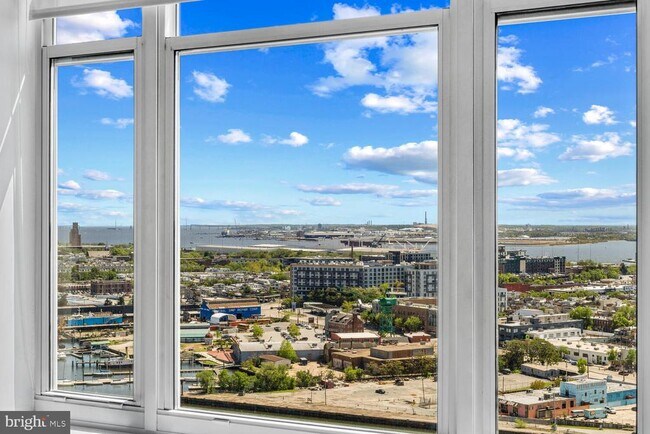 Building Photo - 100 Harborview Dr