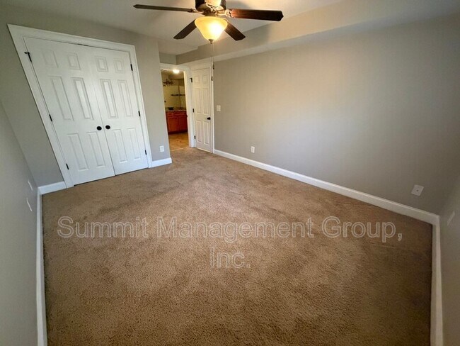 Building Photo - 2405 Twin Creek Ct SW