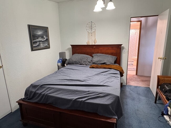 Building Photo - 3 Bedroom, 2 Bathroom Home in Moriarty, NM