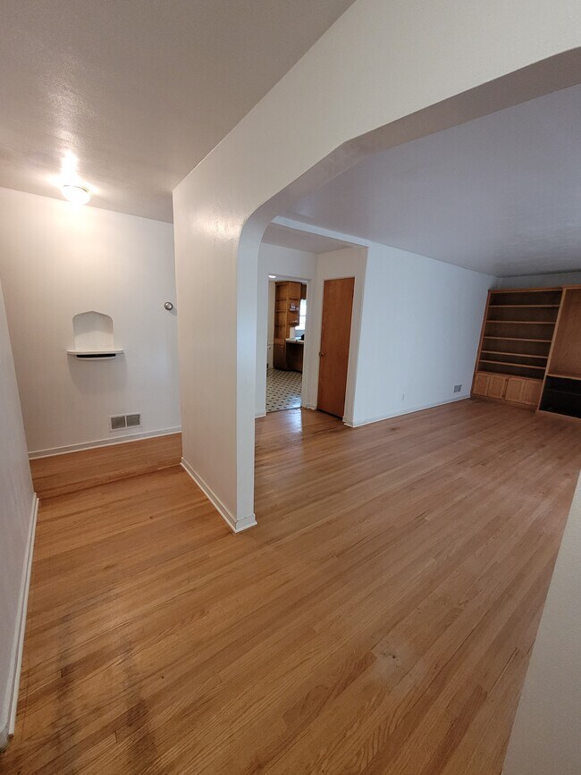 Building Photo - 1432 11th St S