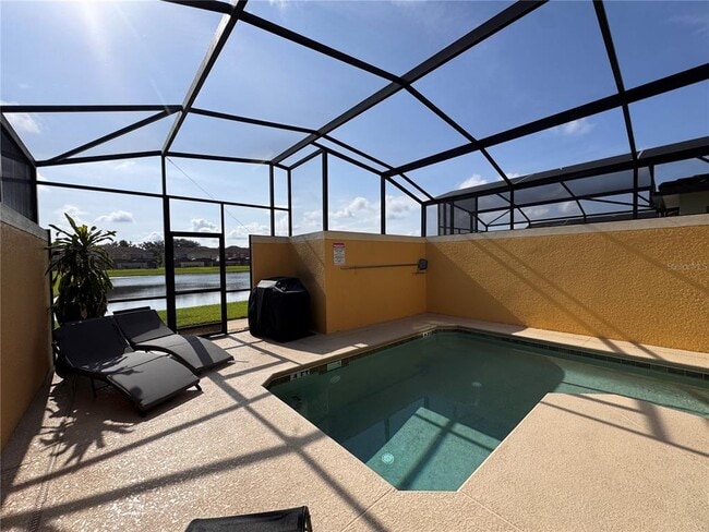 Building Photo - 3075 Beach Palm Ave