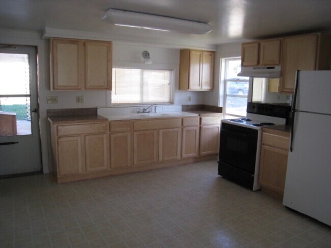 Building Photo - 2 bedroom 1 bath home