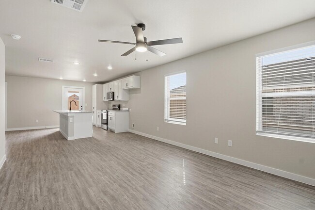 Building Photo - 518 Elmont St