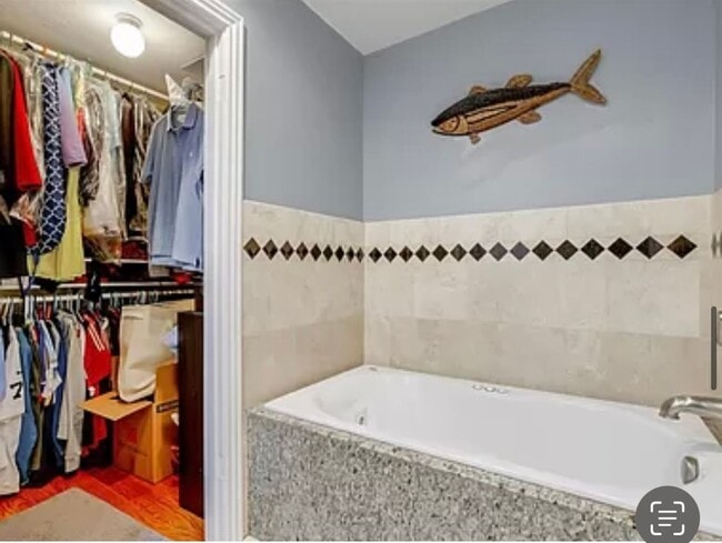 Building Photo - Remodeled Home in Great Location w/ Solar,  Central A/C & No Carpets!!