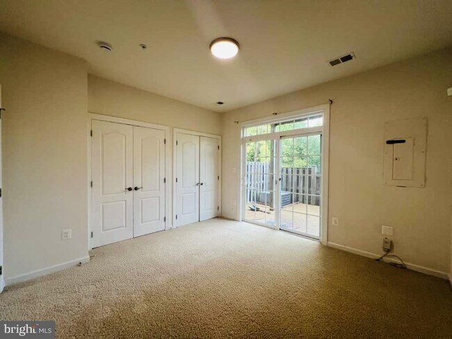 Building Photo - 7440 Riding Meadow Way