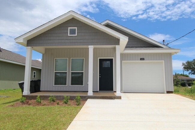 Building Photo - Spacious 3BR/2BA Home with Move-In Special...