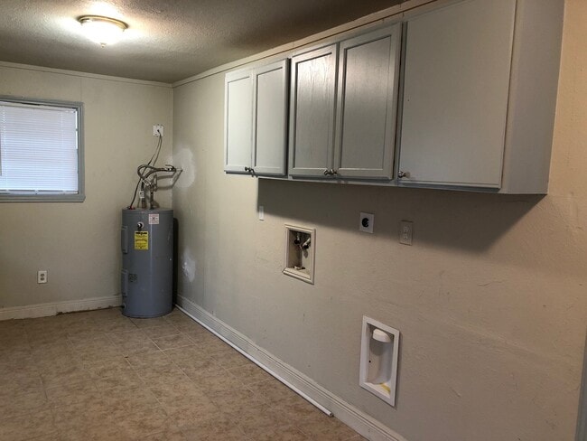 Building Photo - 3345 Linn St