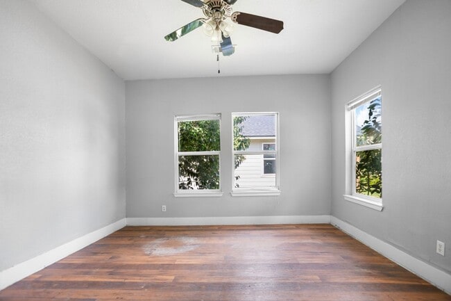 Building Photo - Available Now! Charming 2 Bed / 2 Bath Craftsman Home Near Downtown Waco