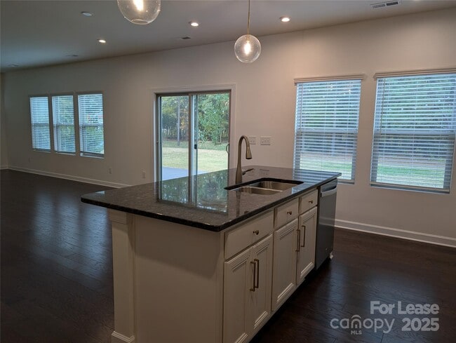 Building Photo - 5906 Fenway Dr